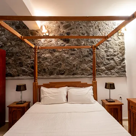 Loucas On The Cliff Hotel 3*