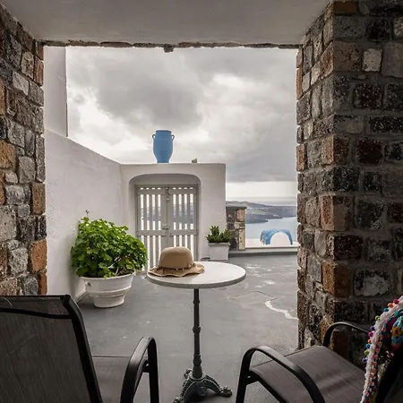 Loucas On The Cliff Hotel